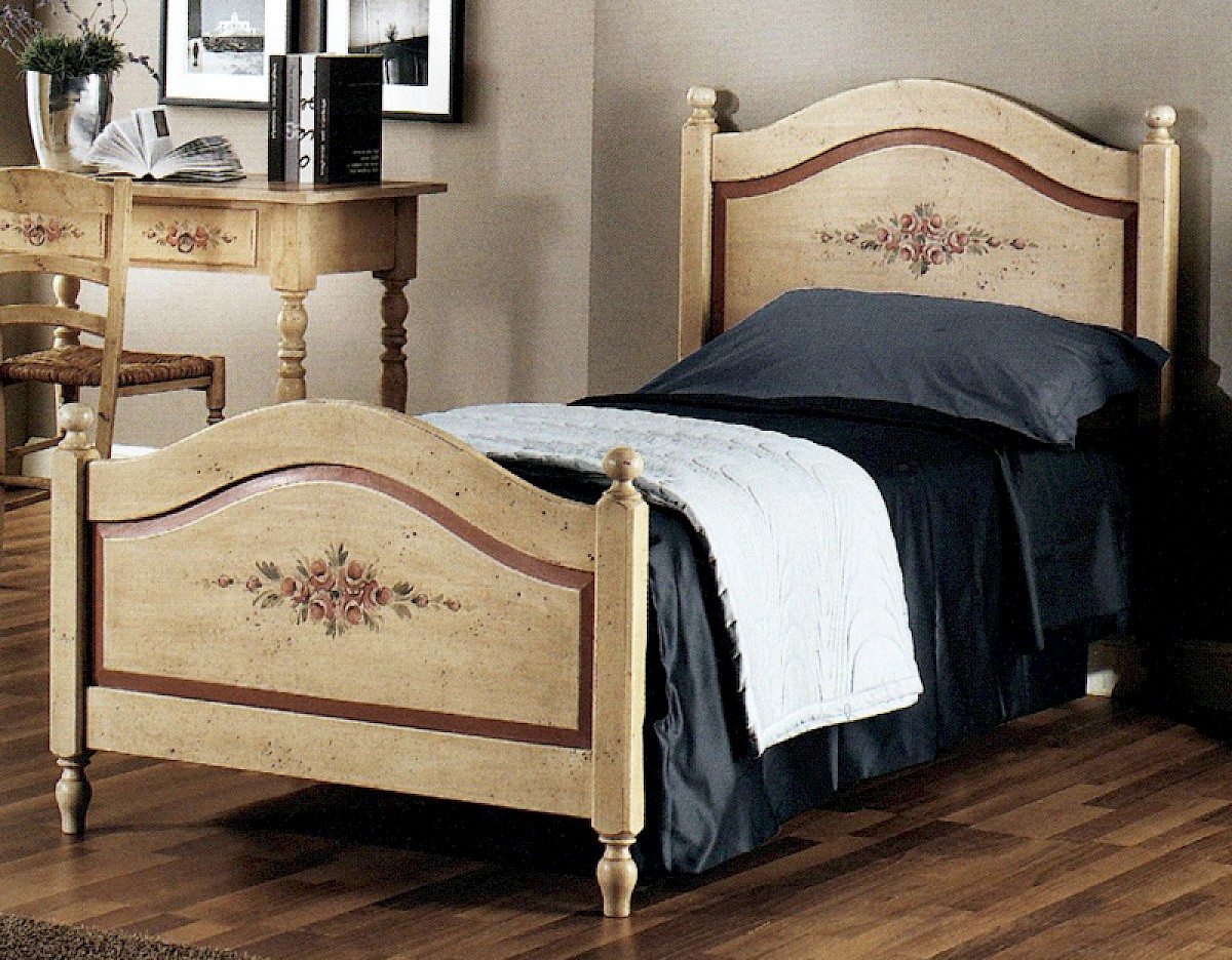 кровать односпальная классический стиль